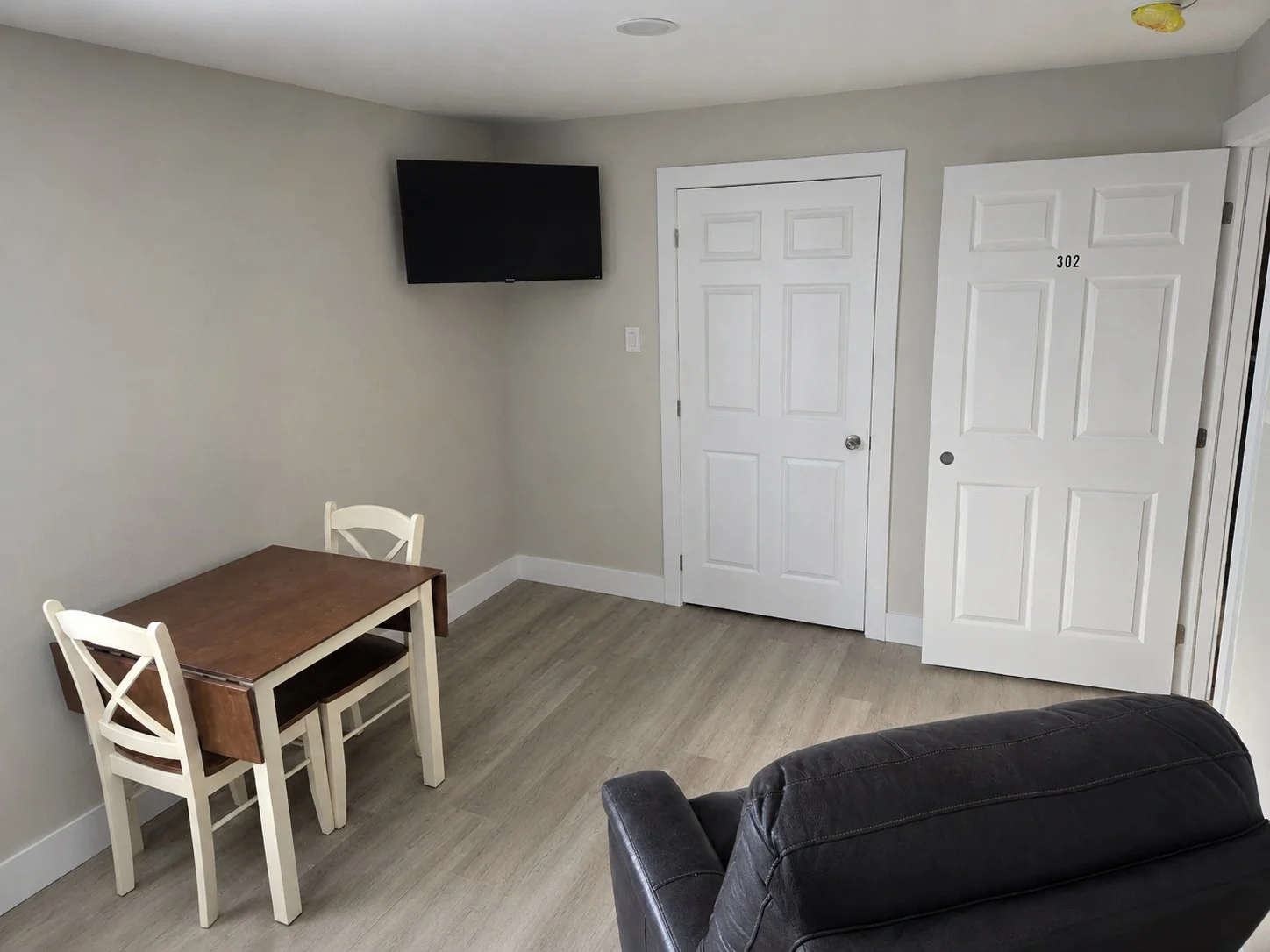 Suite living area with TV and dining table